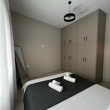 Oroa Apts *